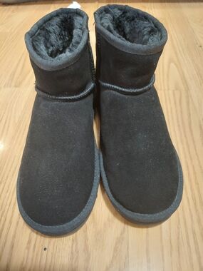 Uggs Womens Black Cozy Fur-Lined Ankle Boots Size 9 New W/ Small Flaw See Photos